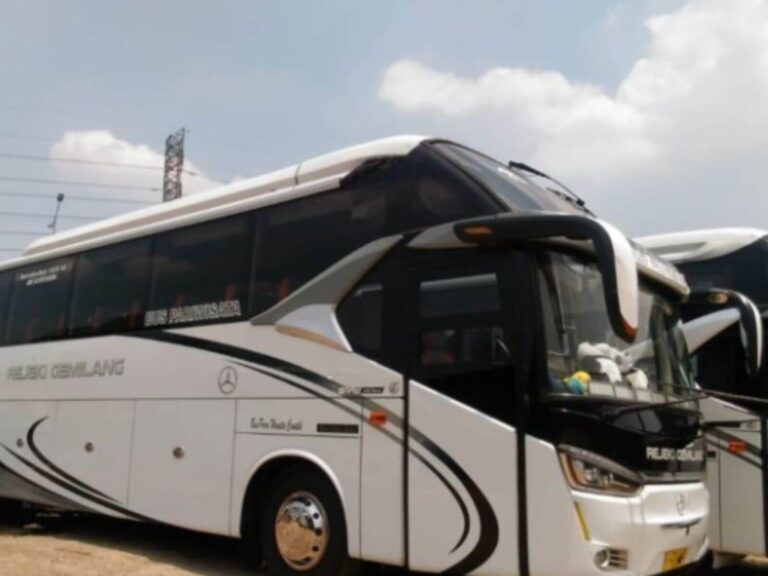 bus untuk perjalanan jauh