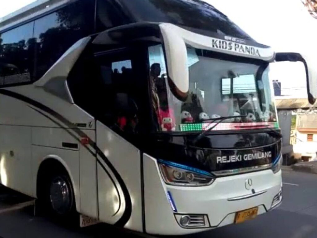 sewa bus pariwisata